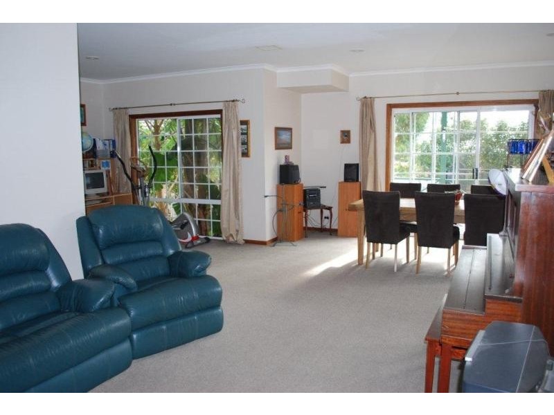 5 Waratah Rd, Engadine NSW 2233