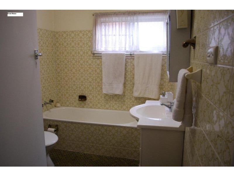 5 Waratah Rd, Engadine NSW 2233