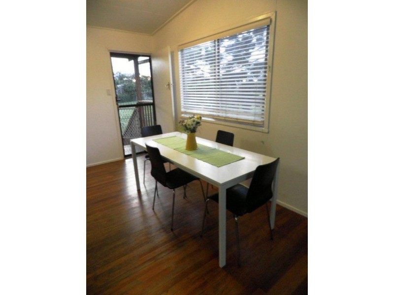 69 Wondall Rd, Wynnum West QLD 4178