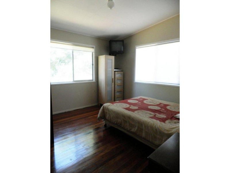 69 Wondall Rd, Wynnum West QLD 4178