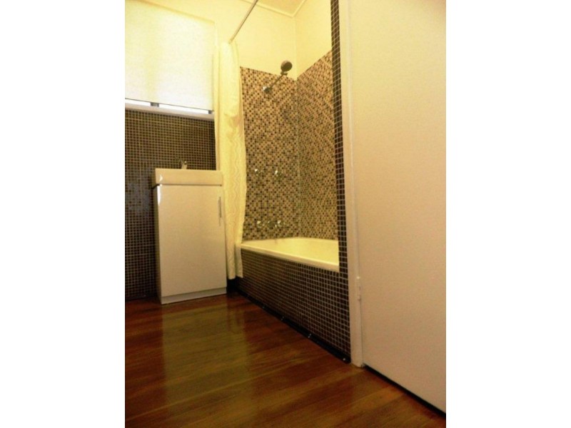 69 Wondall Rd, Wynnum West QLD 4178