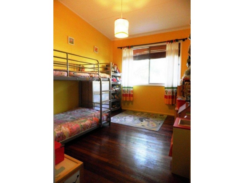 69 Wondall Rd, Wynnum West QLD 4178