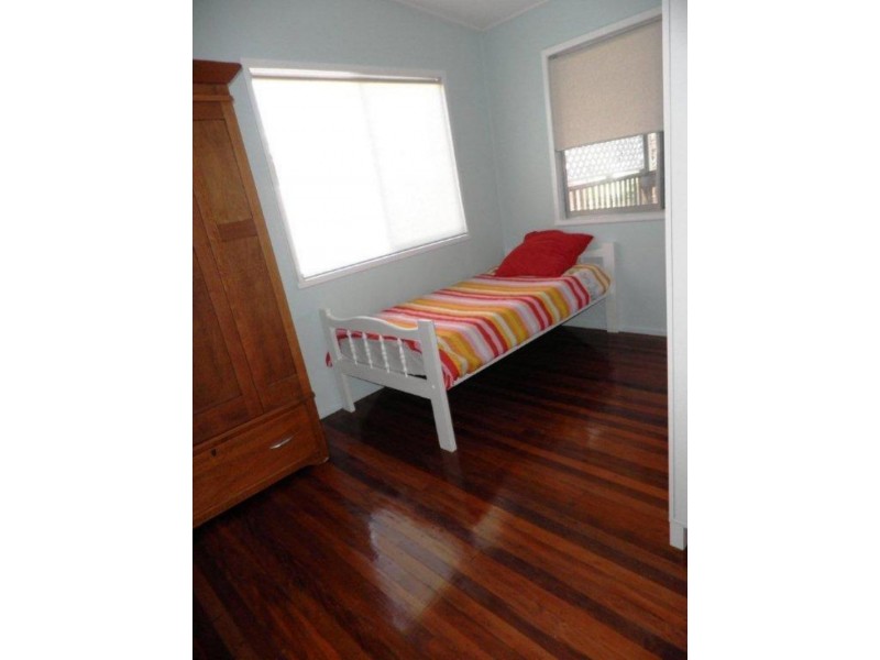 69 Wondall Rd, Wynnum West QLD 4178