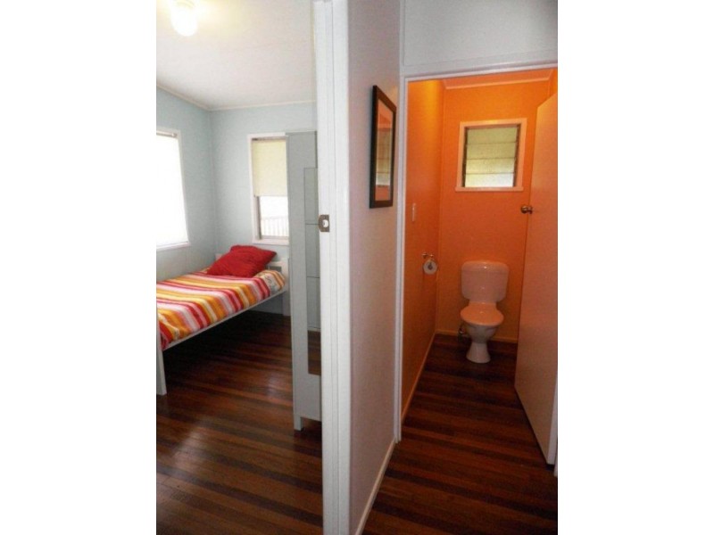 69 Wondall Rd, Wynnum West QLD 4178