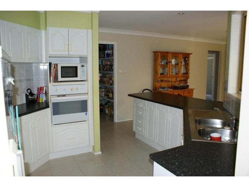 176 Panorama Dr, Farmborough Heights NSW 2526