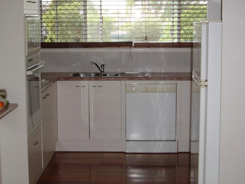 11 Poinciana Bvd, Broadbeach Waters QLD 4218