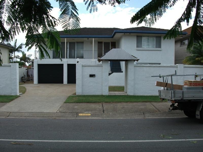 11 Poinciana Bvd, Broadbeach Waters QLD 4218