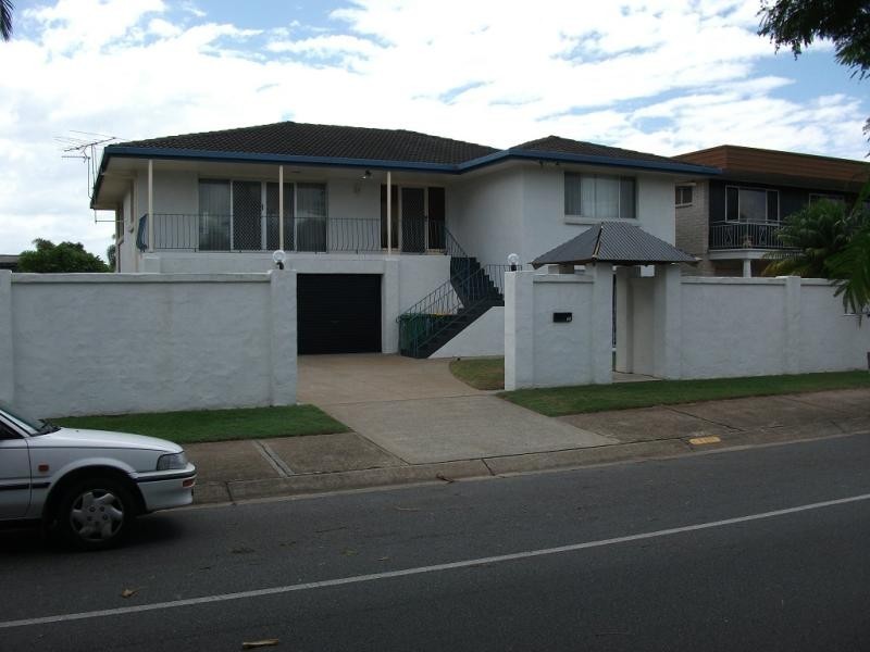 11 Poinciana Bvd, Broadbeach Waters QLD 4218