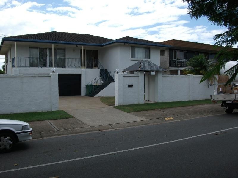 11 Poinciana Bvd, Broadbeach Waters QLD 4218