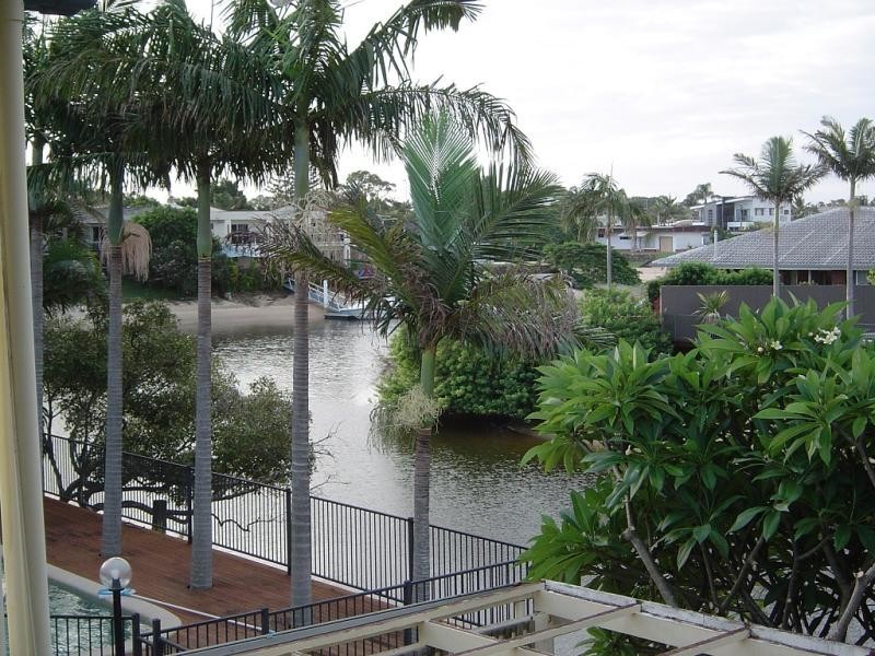 11 Poinciana Bvd, Broadbeach Waters QLD 4218
