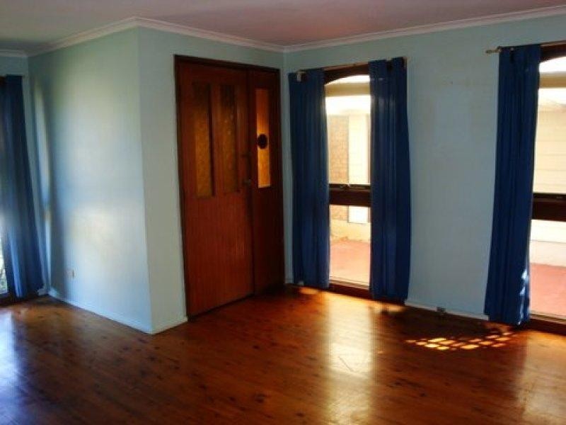 4 Bianca Pl, Rosemeadow NSW 2560