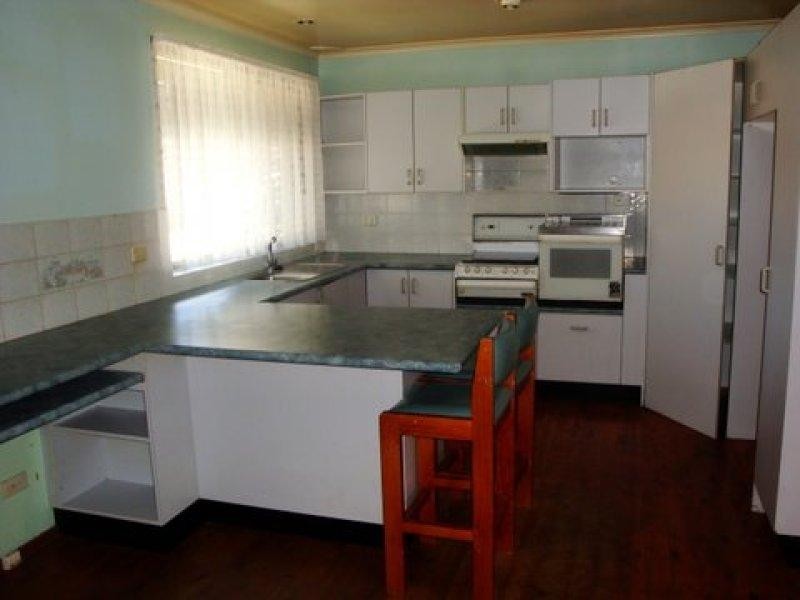 4 Bianca Pl, Rosemeadow NSW 2560