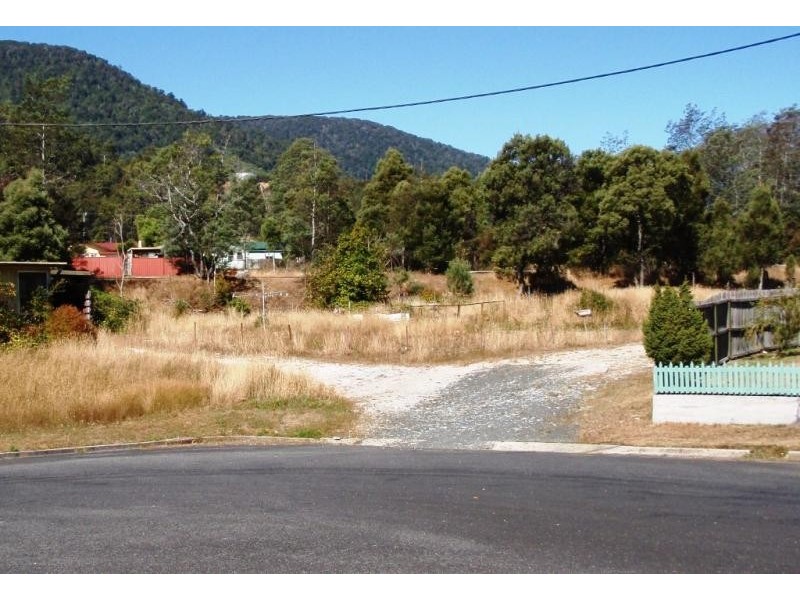 8 Ti Tree Ct, Rosebery TAS 7470