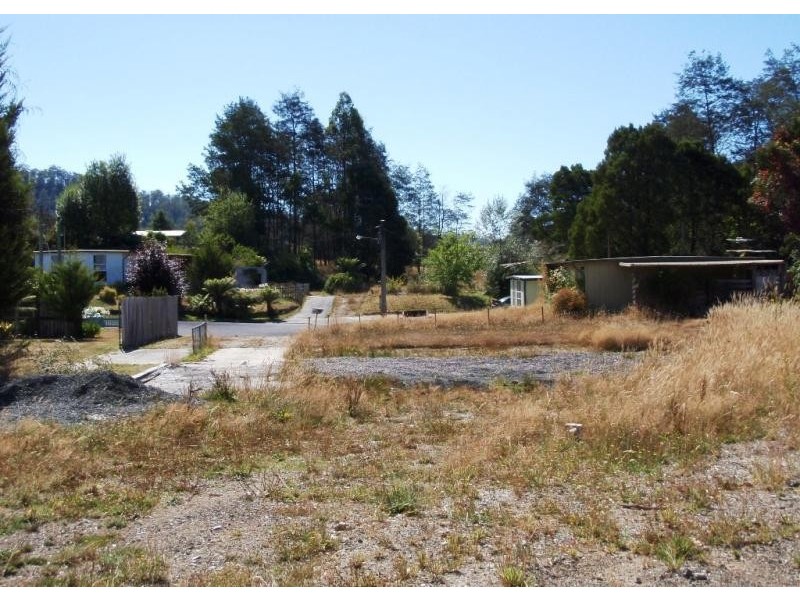 8 Ti Tree Ct, Rosebery TAS 7470