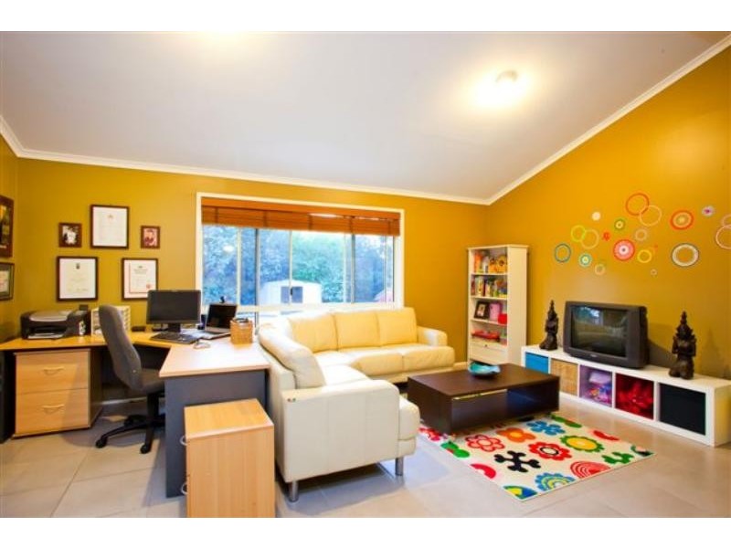 22 Poinsettia Cres, Calamvale QLD 4116