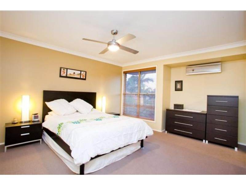 22 Poinsettia Cres, Calamvale QLD 4116