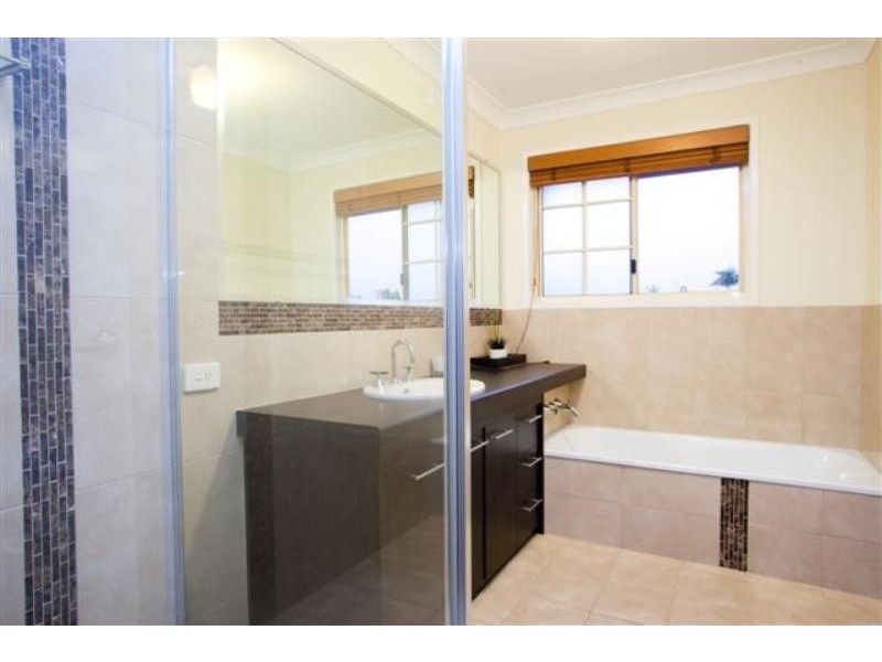 22 Poinsettia Cres, Calamvale QLD 4116