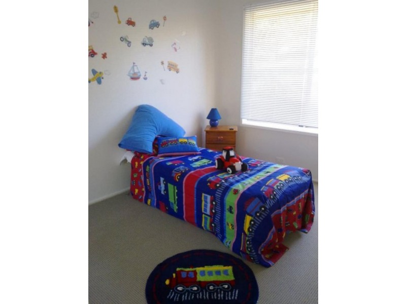 2 Hughes Cres, Kiama Downs NSW 2533