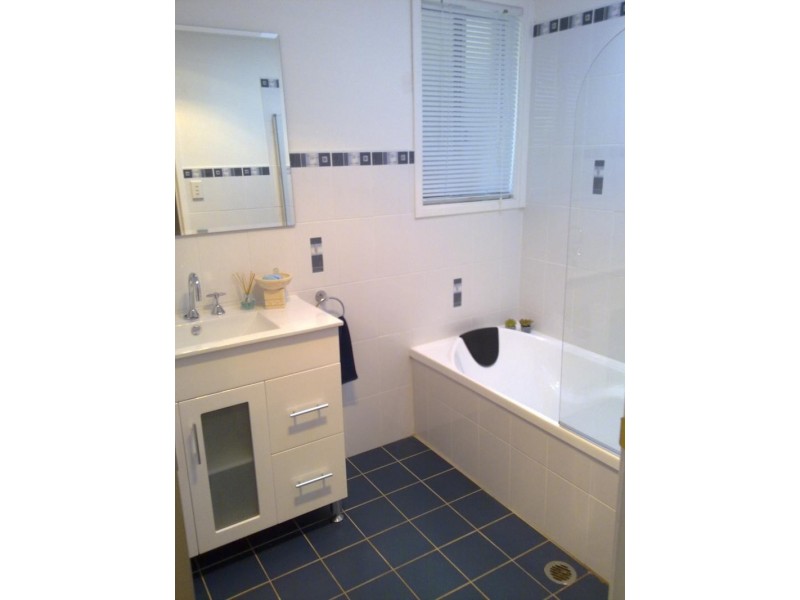 2 Hughes Cres, Kiama Downs NSW 2533