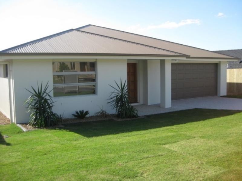 11 Roper St, Pacific Pines QLD 4211