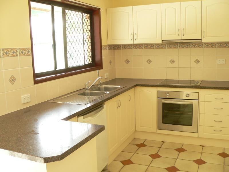 4 Redpath St, Wishart QLD 4122