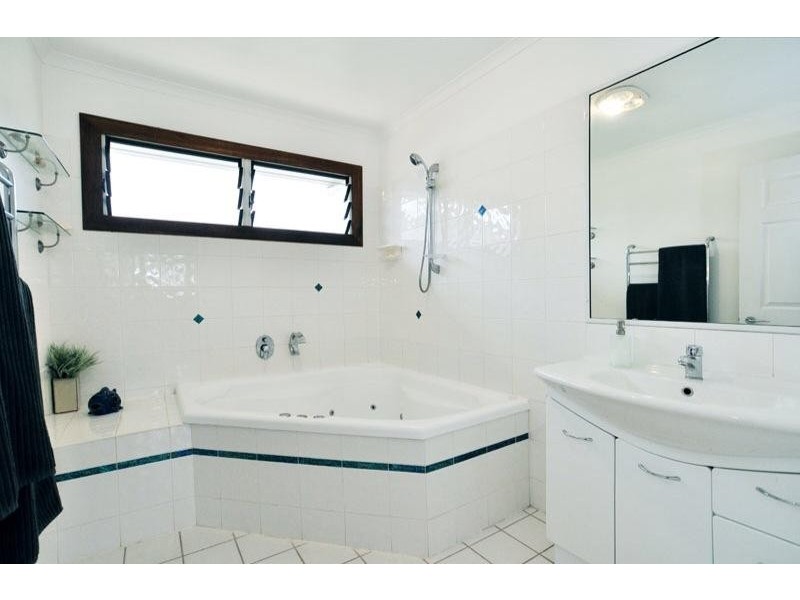 96 Stannard Rd, Manly West QLD 4179