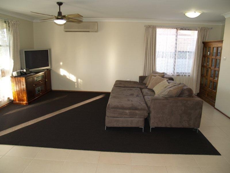 11 Benjamin Cct, Hunterview NSW 2330