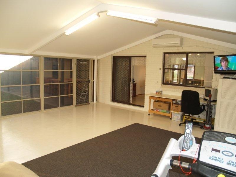 11 Benjamin Cct, Hunterview NSW 2330