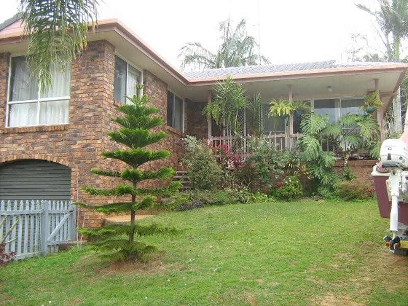 67 Ash Dr, Banora Point NSW 2486