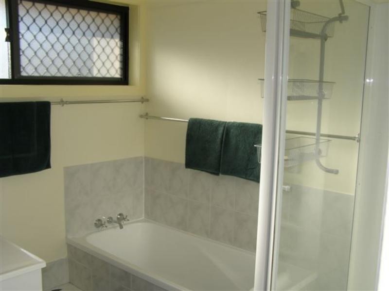 9 Cumming St, Bongaree QLD 4507