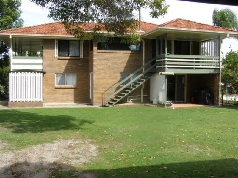 9 Cumming St, Bongaree QLD 4507