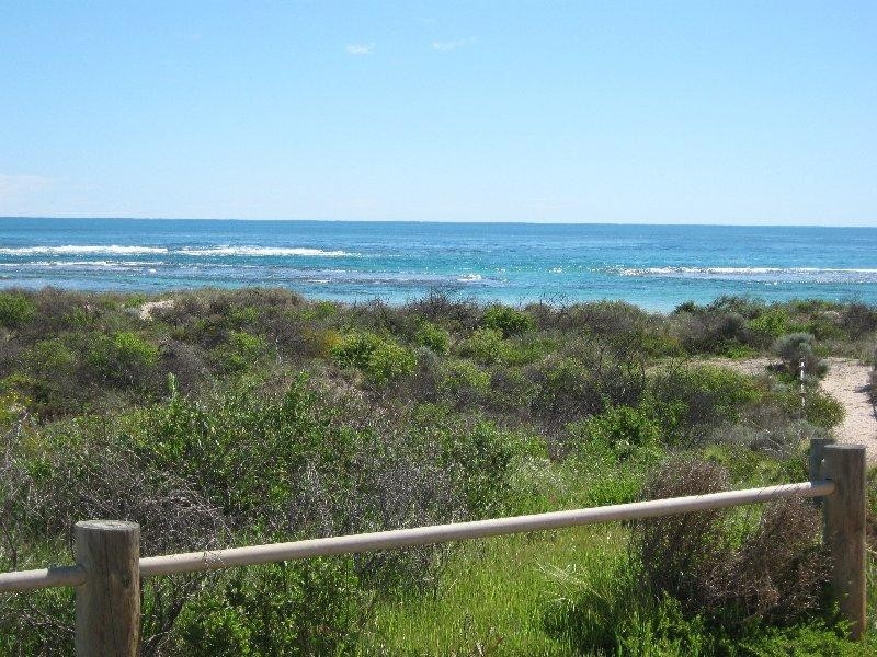 19 Surfside Tce, Drummond Cove WA 6532