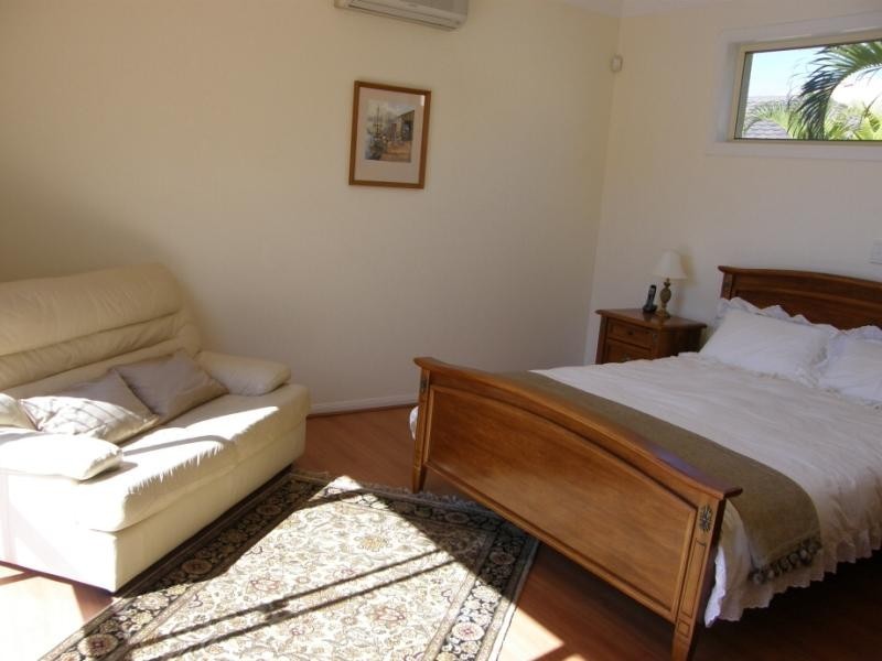 40 Sir Bruce Small Bvd, Benowa Waters QLD 4217