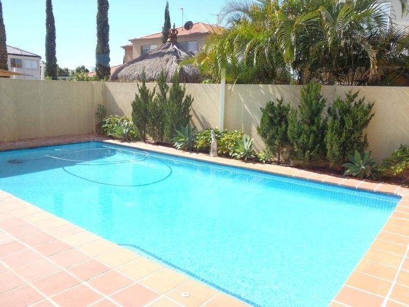 40 Sir Bruce Small Bvd, Benowa Waters QLD 4217