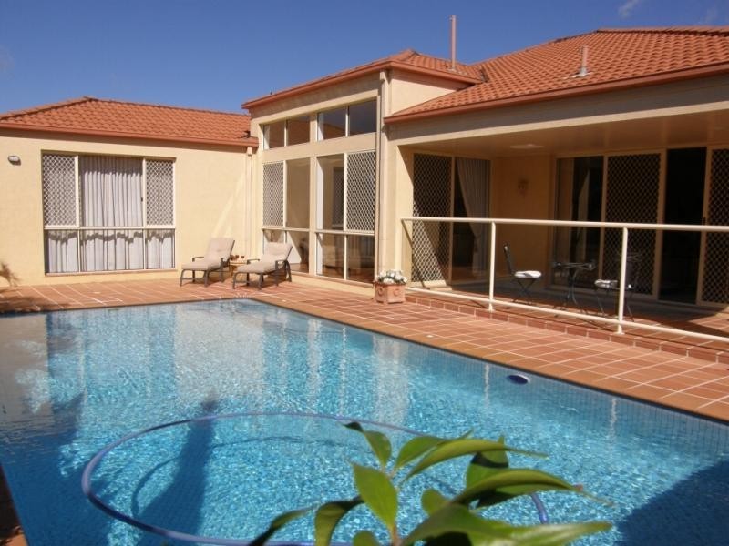 40 Sir Bruce Small Bvd, Benowa Waters QLD 4217