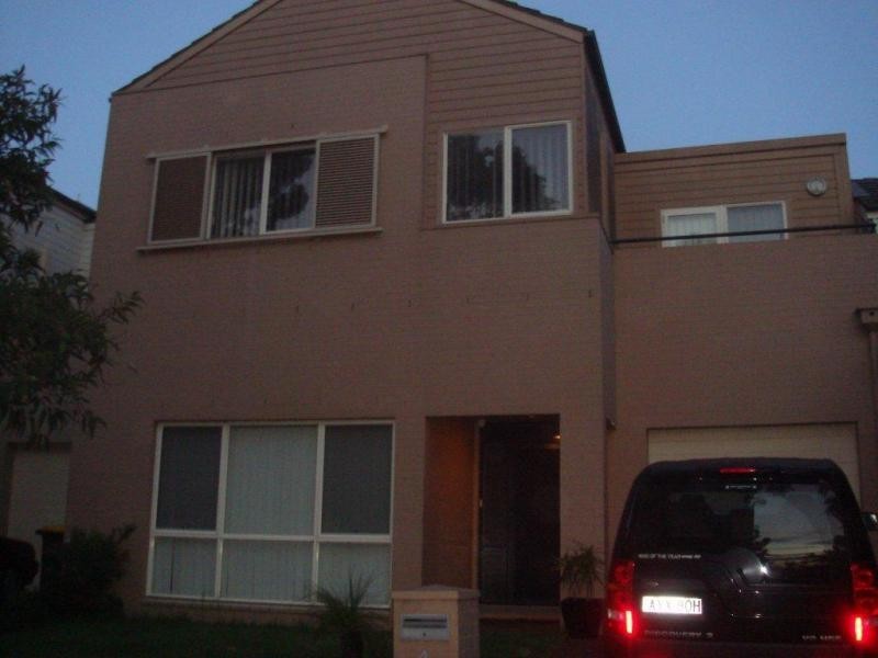 4 Heidelberg  Ave, Newington NSW 2127