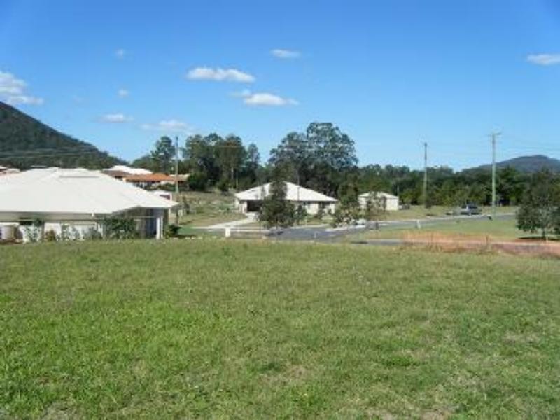 28 Lachlan  Cres, Beerwah QLD 4519