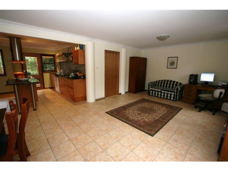 4 Valaud Cres, Highfields NSW 2289