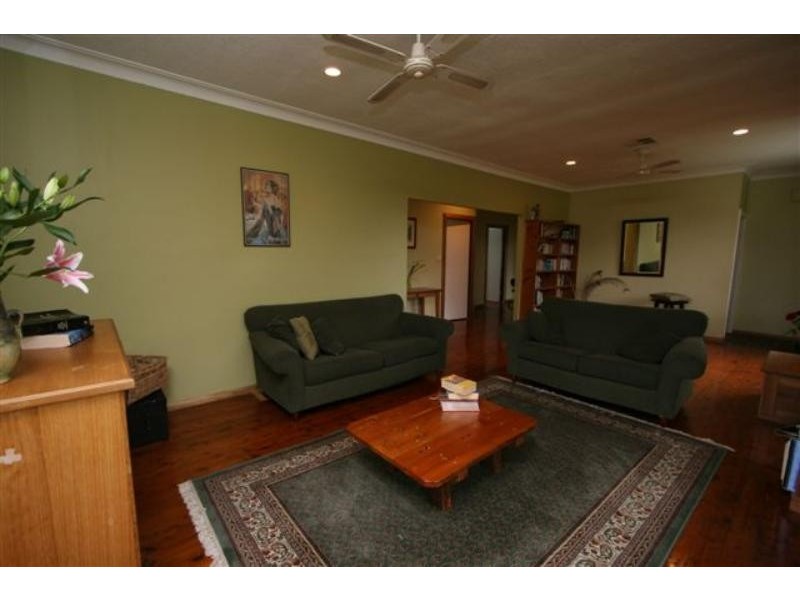 4 Valaud Cres, Highfields NSW 2289