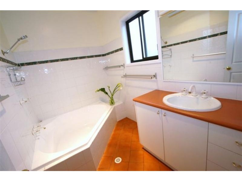 4 Valaud Cres, Highfields NSW 2289