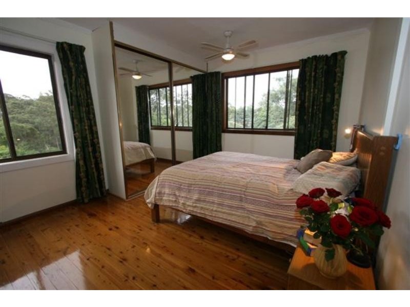 4 Valaud Cres, Highfields NSW 2289