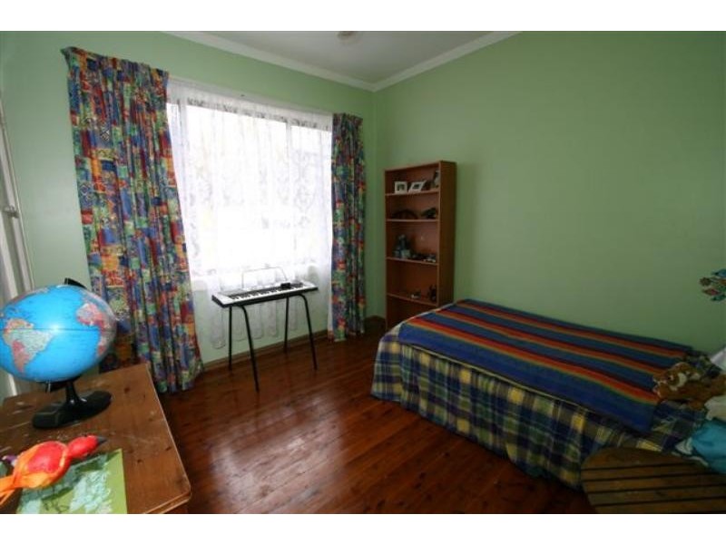 4 Valaud Cres, Highfields NSW 2289