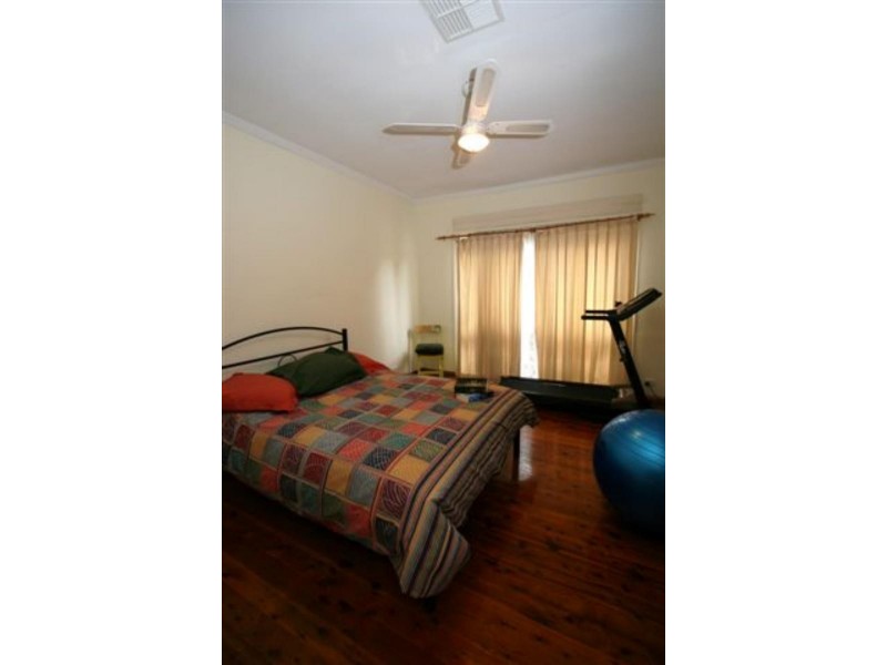 4 Valaud Cres, Highfields NSW 2289