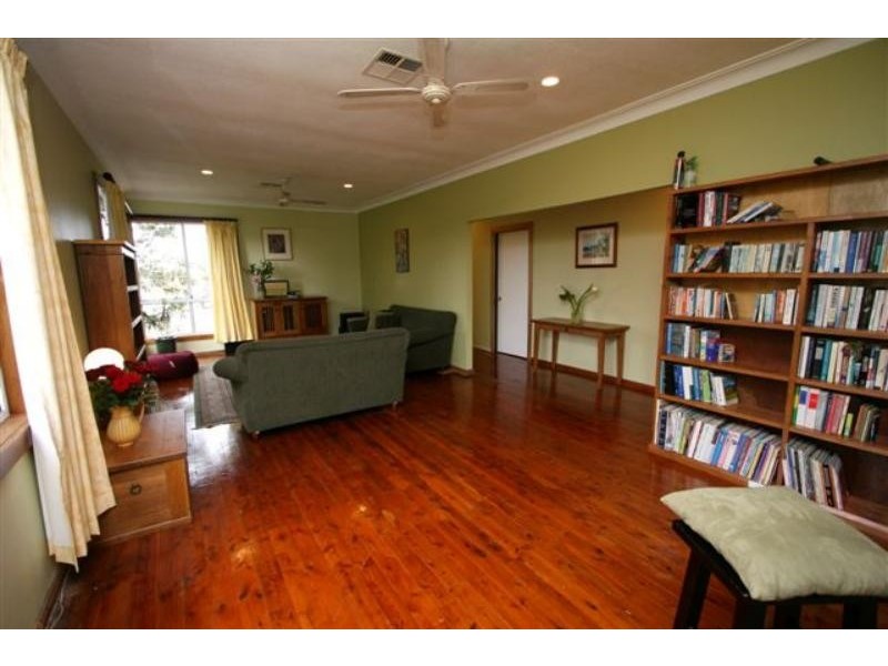 4 Valaud Cres, Highfields NSW 2289