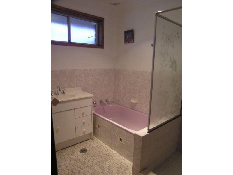 39 Bee Farm Rd, Springwood NSW 2777