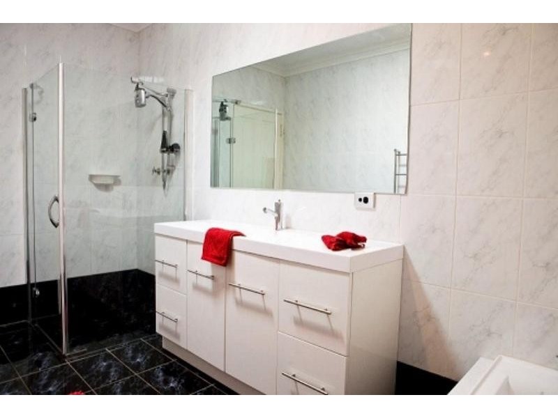 5 Ruslane Dr, Bullsbrook WA 6084