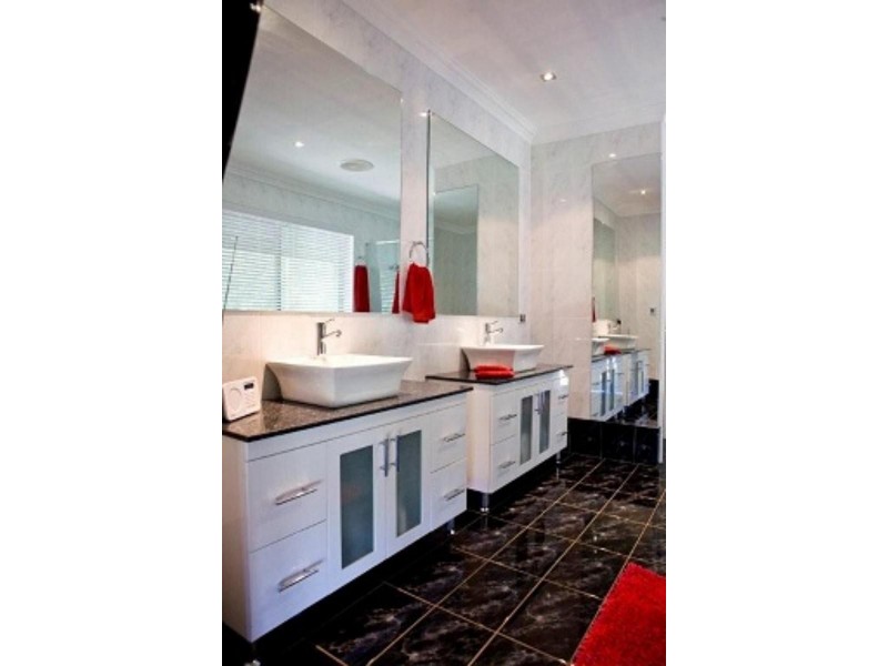 5 Ruslane Dr, Bullsbrook WA 6084