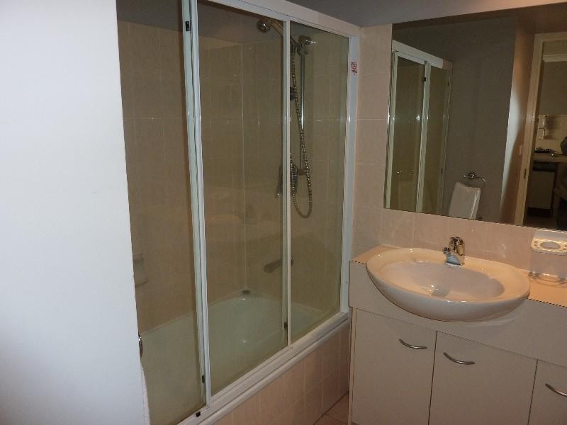 24/37 Bayview St, Runaway Bay QLD 4216