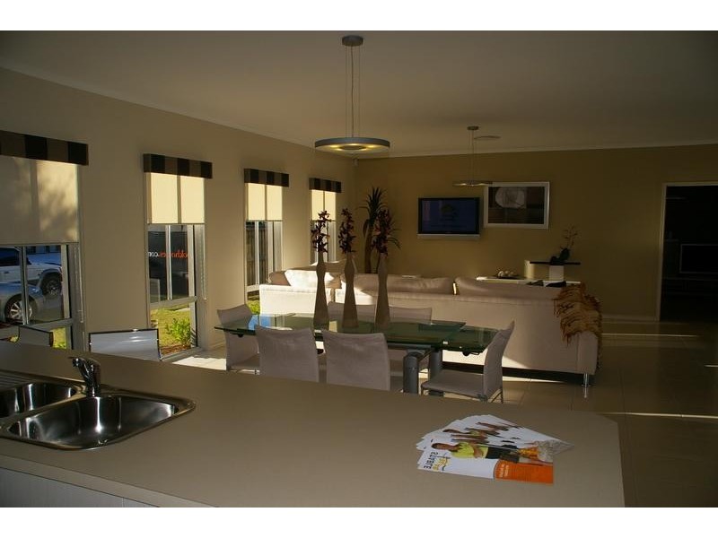 20 Breakspear Rd, Molendinar QLD 4214