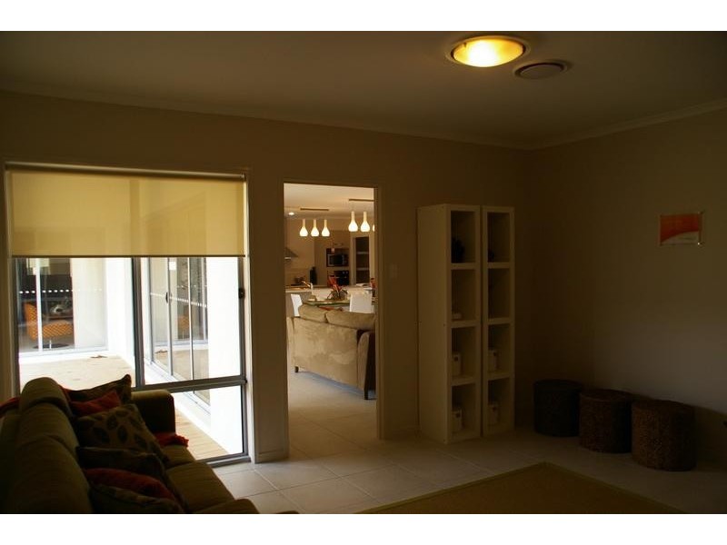 20 Breakspear Rd, Molendinar QLD 4214